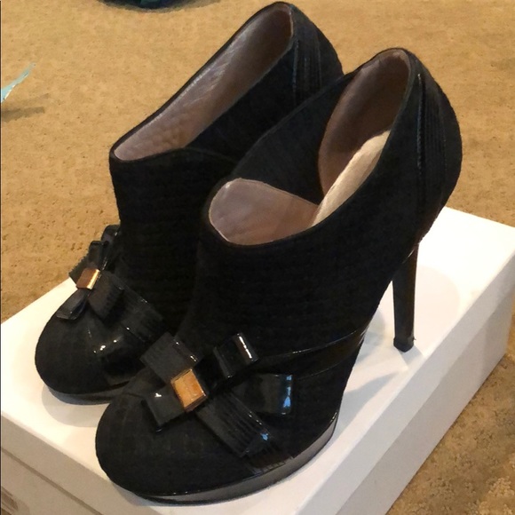 (Sold) Versace Quilted Black Velvet Bow Booties 38 - Picture 3 of 8